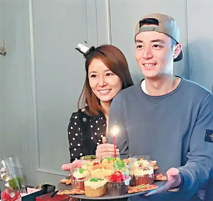 霍建华林心如带女儿逛街吃饭,一家三口颜值非常高