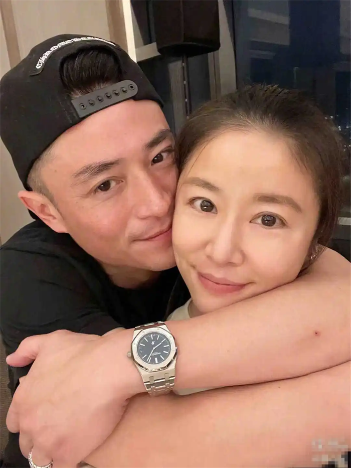 霍建华林心如带女儿逛街吃饭,一家三口颜值非常高