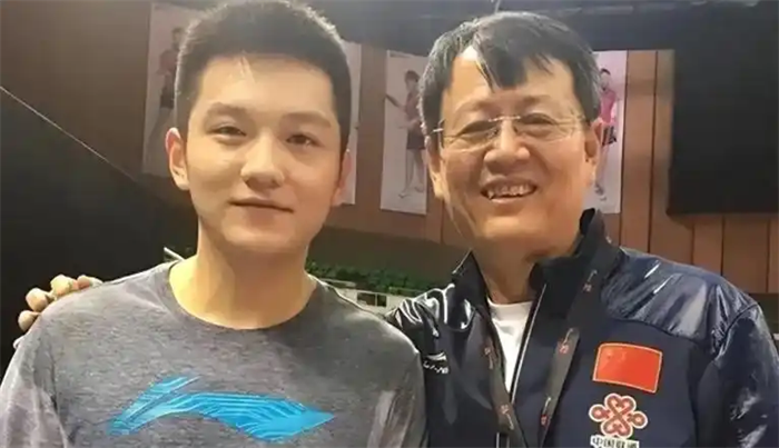“金牌教练”樊振东恩师吴敬平又挖到一个“小胖”