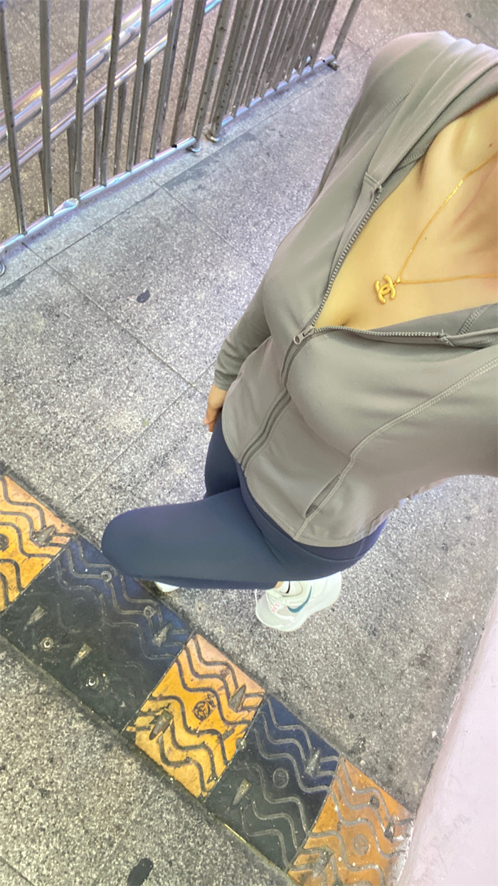 #运动女孩 #好天气好心情 这么好的天气适合爬山呀
