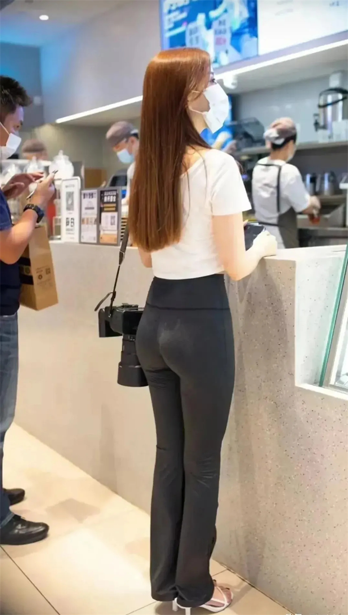 排队中……有来的么 我请客。