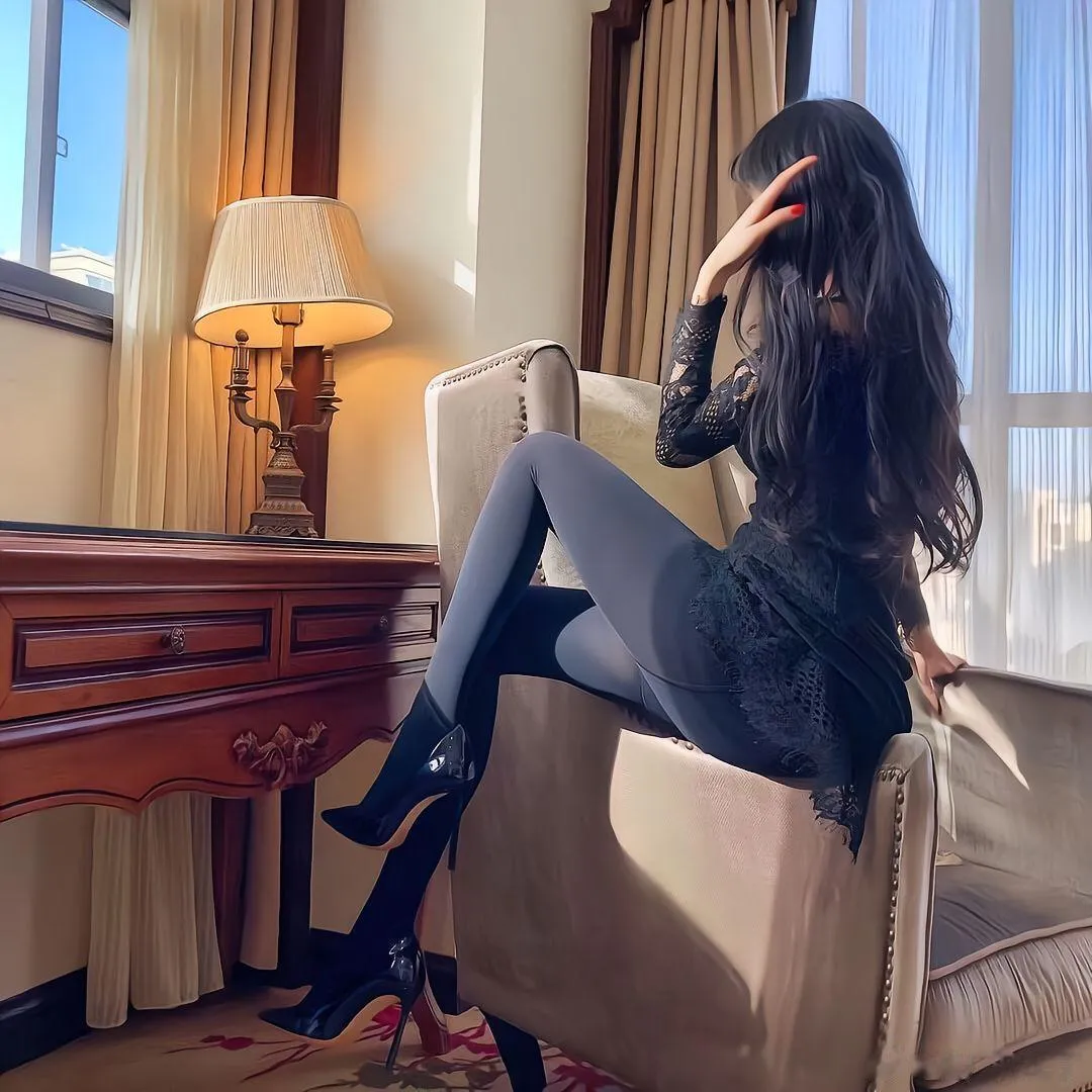 婚姻是一种相互扶持。在人生的道路上，每个人都会遇到各种各样的困难和挑战。在婚姻中，夫妻双方可以相互扶持、相互鼓励，共同度过难关。这种相互扶持不仅是在物质上的帮助，更是在精神上的支持，让爱情在相互扶持中得以升华。