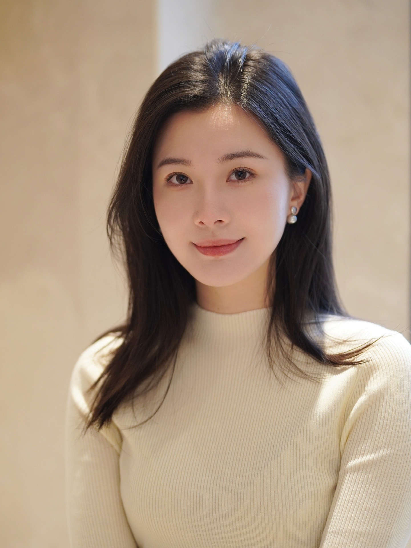 读万卷书 行万里路可以让人更清晰地认识到自己想要成为什么样的人，想过什么样的生活，不被环境裹挟不被主流定义。