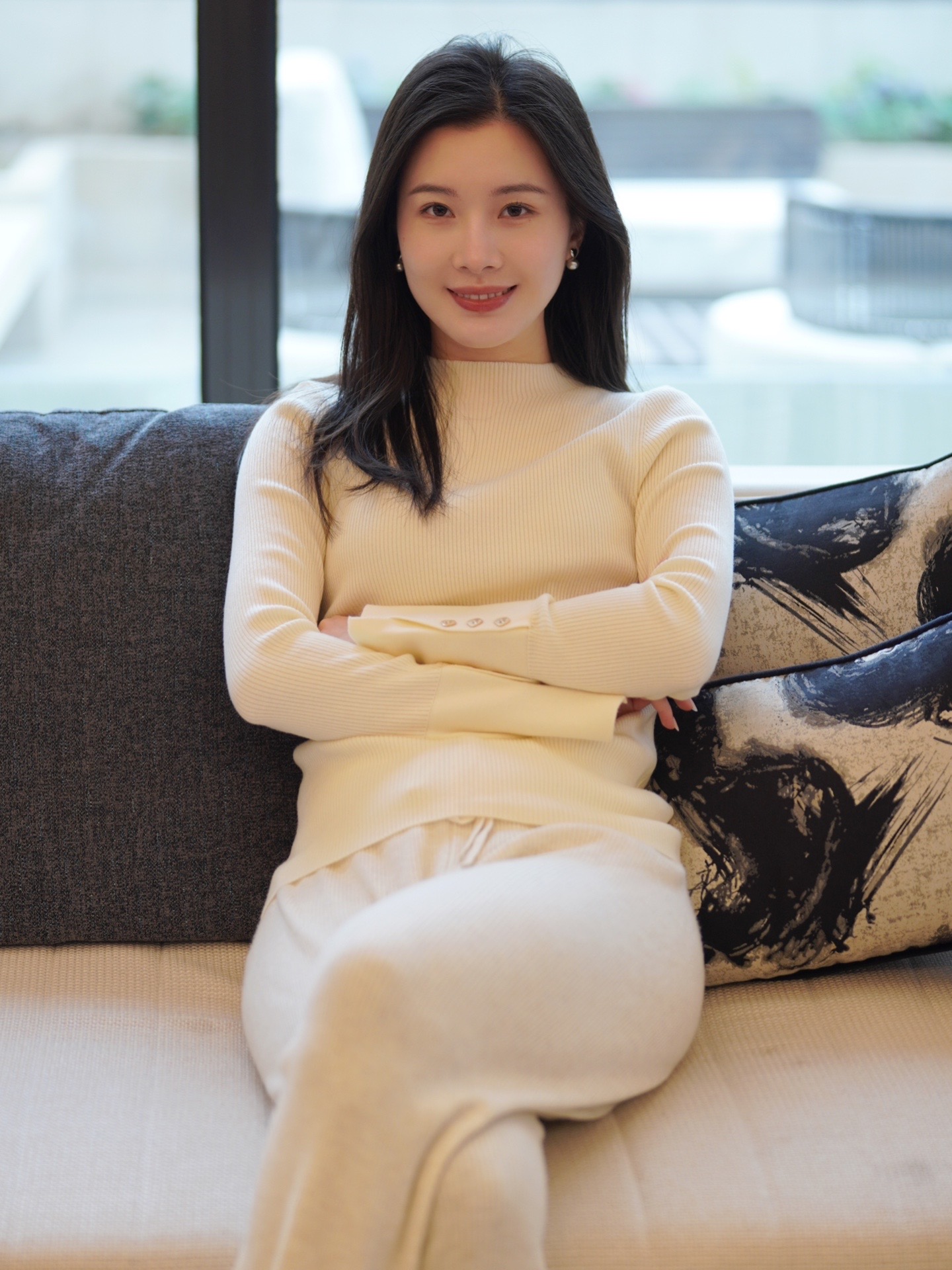 读万卷书 行万里路可以让人更清晰地认识到自己想要成为什么样的人，想过什么样的生活，不被环境裹挟不被主流定义。
