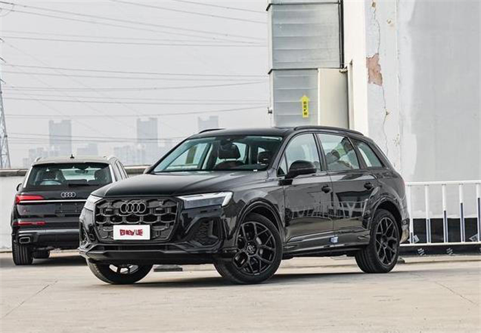 2025款奥迪Q7 45 TFSI quattro S line黑武士版，45.99万，值得入手吗？