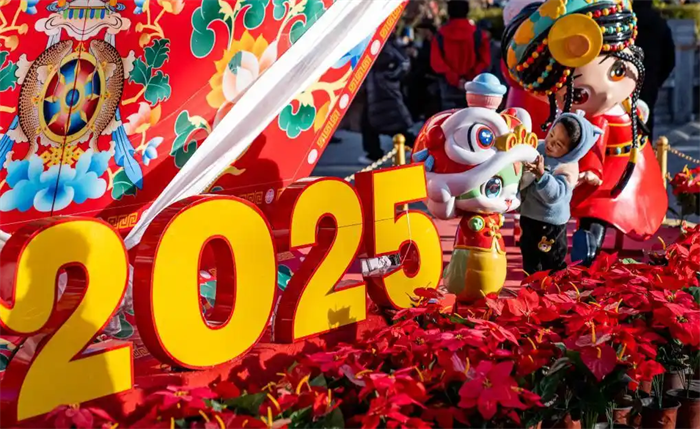 春节档电影票房突破95亿元、蛇年春节文旅市场数据亮眼