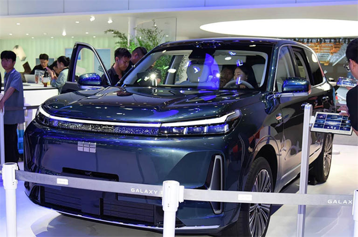 AI科技大六座旗舰SUV-吉利银河M9