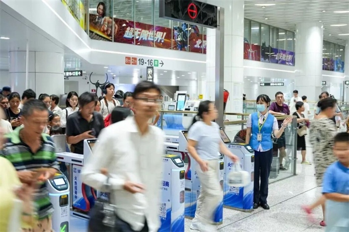 深圳地铁客流量跻身全国三甲