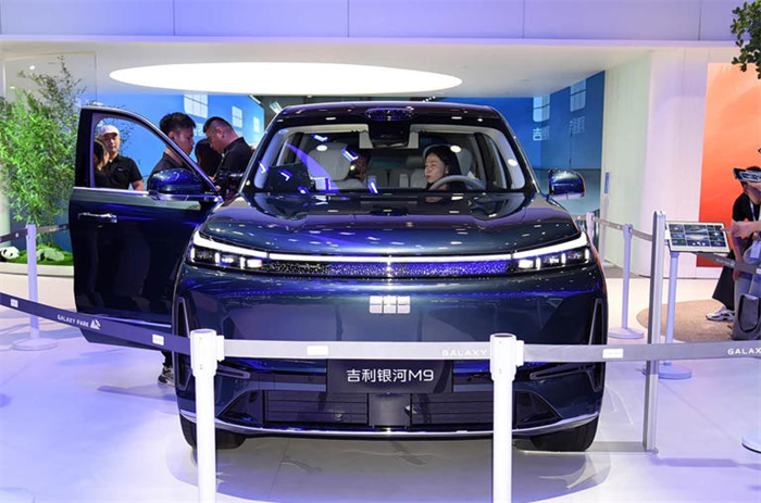 AI科技大六座旗舰SUV-吉利银河M9