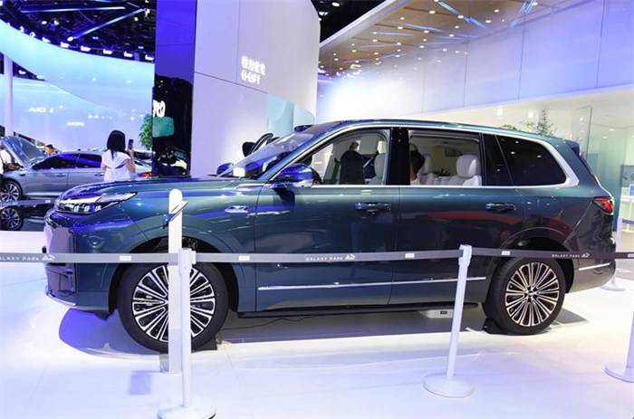 AI科技大六座旗舰SUV-吉利银河M9