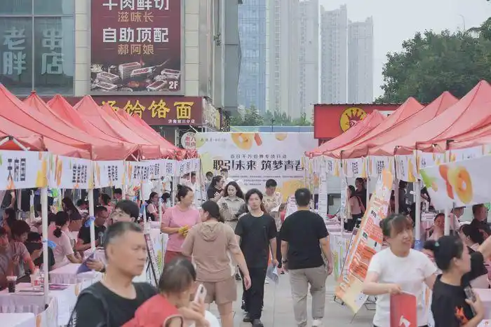 济南市历城区联合银座新辰天地商圈精心开展“职引未来、筑梦青春”主题百日千万招聘专项活动