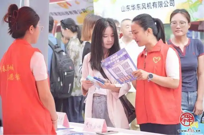济南市历城区联合银座新辰天地商圈精心开展“职引未来、筑梦青春”主题百日千万招聘专项活动
