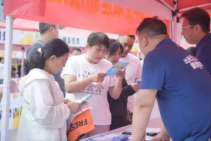 济南市历城区联合银座新辰天地商圈精心开展“职引未来、筑梦青春”主题百日千万招聘专项活动