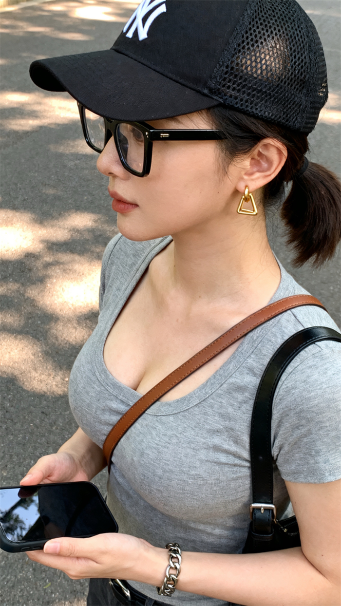 #帽子控小姐姐 #帽子控 #健身女孩穿搭 #随拍#性感女神