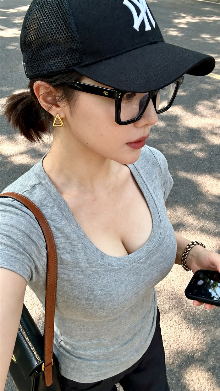 #帽子控小姐姐 #帽子控 #健身女孩穿搭 #随拍#性感女神