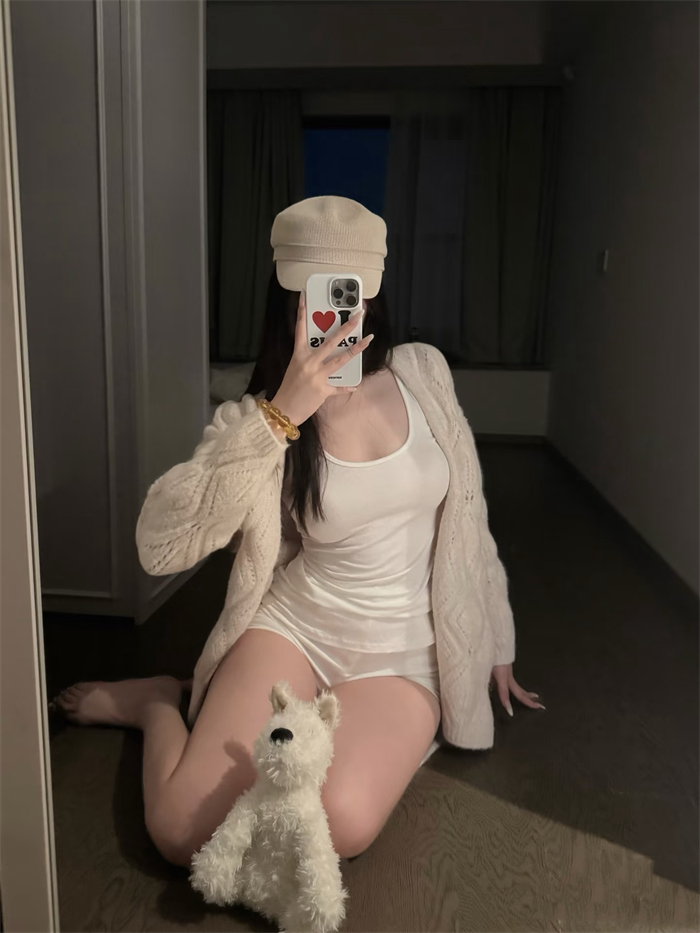 美女日常穿搭写真图片