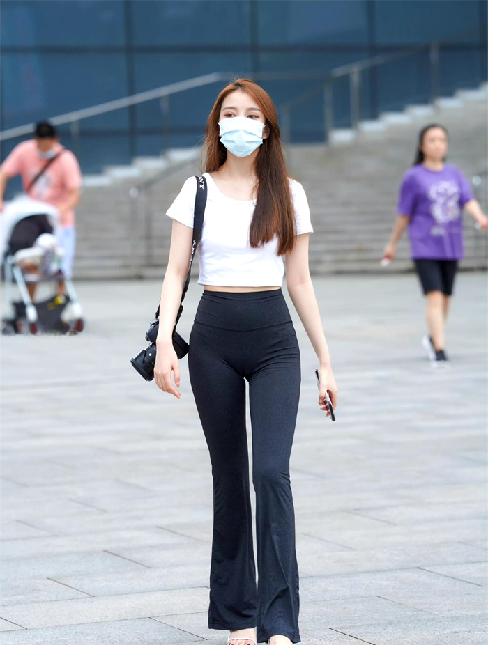 街拍中的美女与她的镜头世界