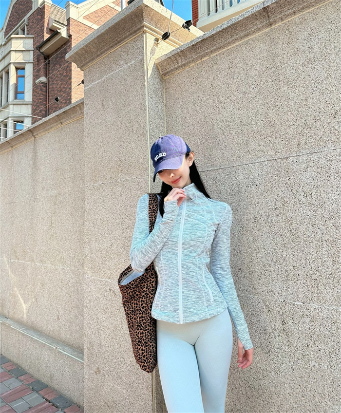 都市运动风美女穿搭写真图片