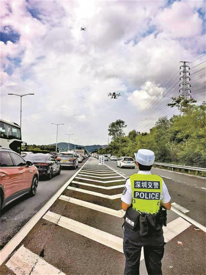 国庆中秋假期首日，深圳迎来出行高峰
