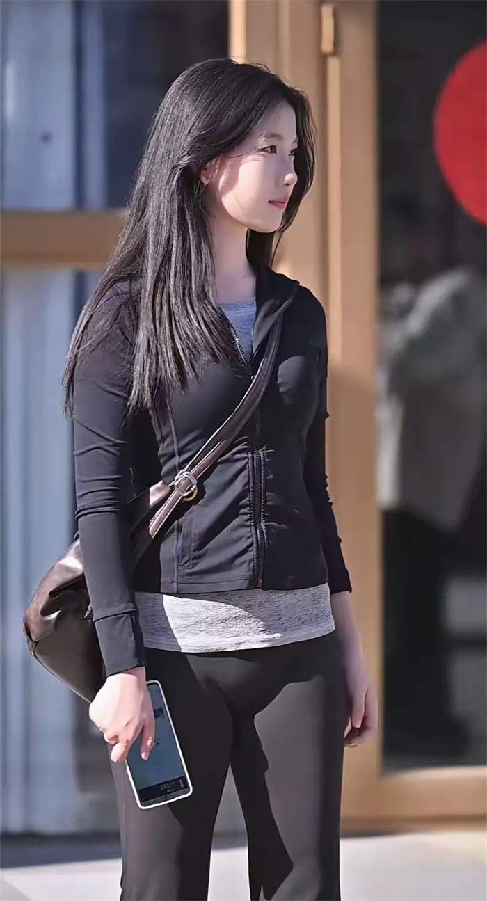 性感美女街头写真图片