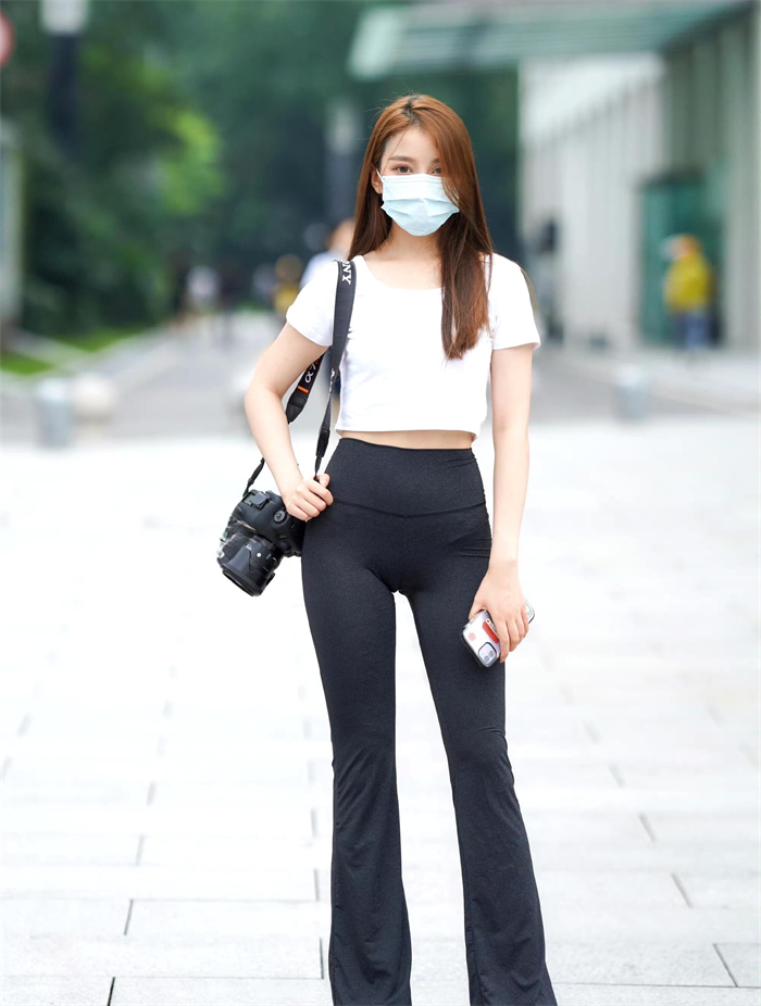街拍中的美女与她的镜头世界