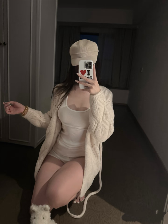 美女日常穿搭写真图片