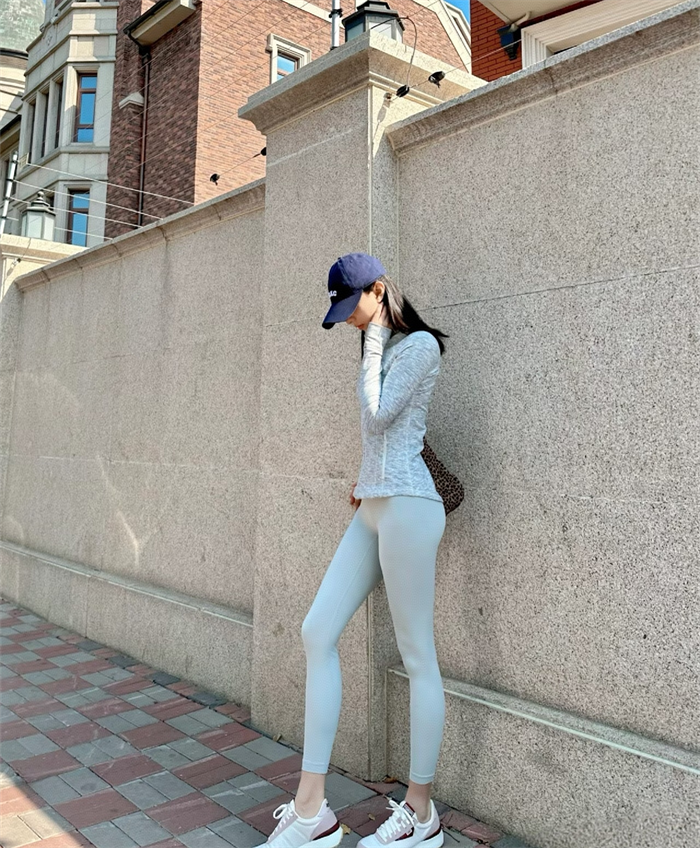 都市运动风美女穿搭写真图片