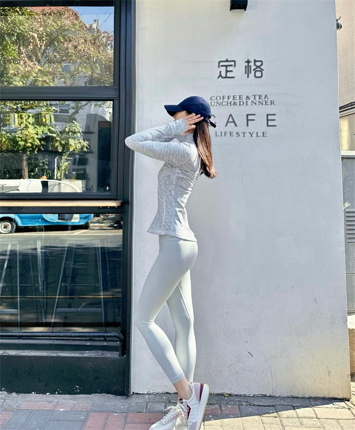 都市运动风美女穿搭写真图片