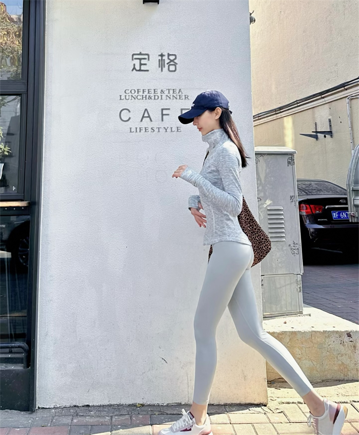 都市运动风美女穿搭写真图片