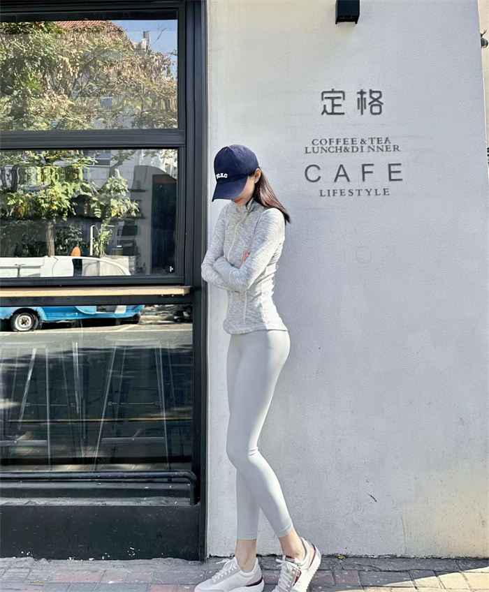 都市运动风美女穿搭写真图片