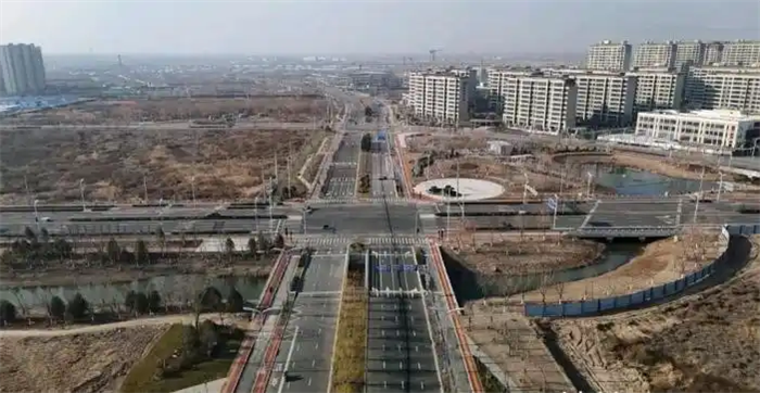 济南起步区鸣晖街(凤凰北路东段)竣工通车