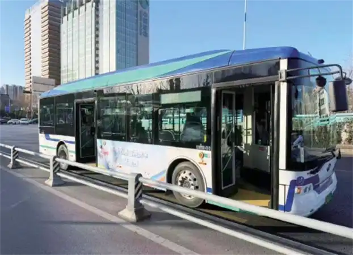 济南市首届冰雪消费季冰雪专线车1月10日正式开通